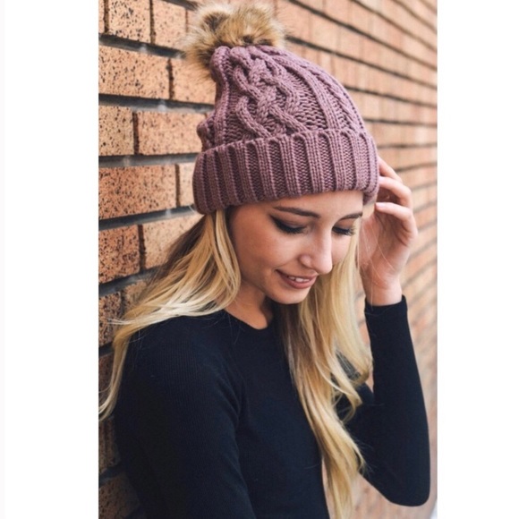 51Twenty Accessories - LAST1✨{New} MAUVE POM POM HAT
